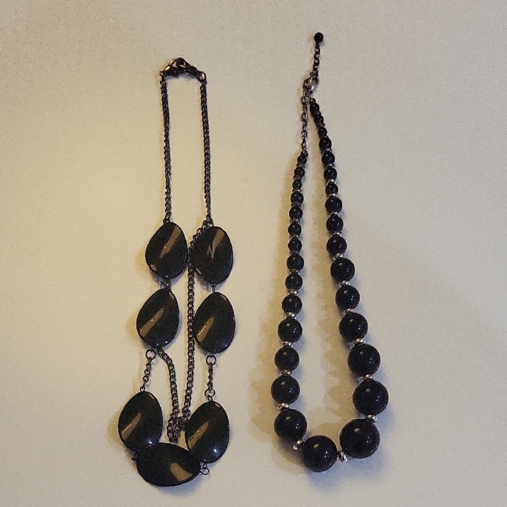 Black Fashion Jewelry Necklaces with Glossy Beads and Unique Designs